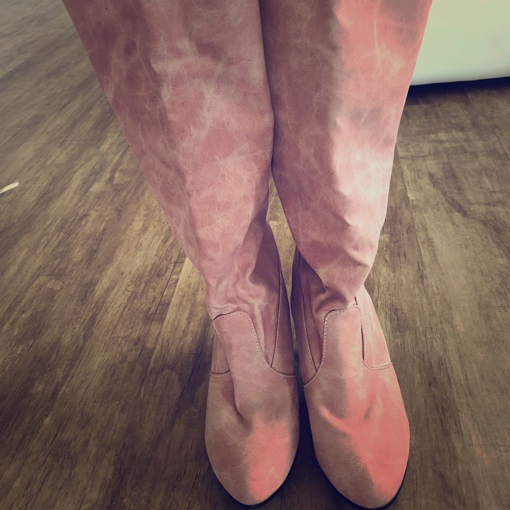 Pink winter boots